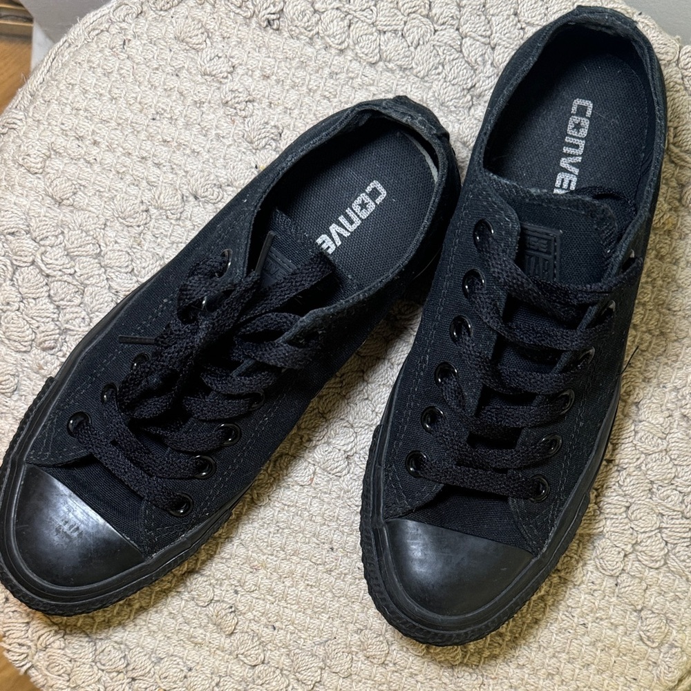 CONVERSE All Star All Black Low Top Chuck Taylor Shoes Sneaker 6.5 | Like New